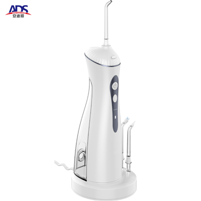 Je vodní flosser bezpečný pro uživatele s dentálními implantáty, korunami neb...